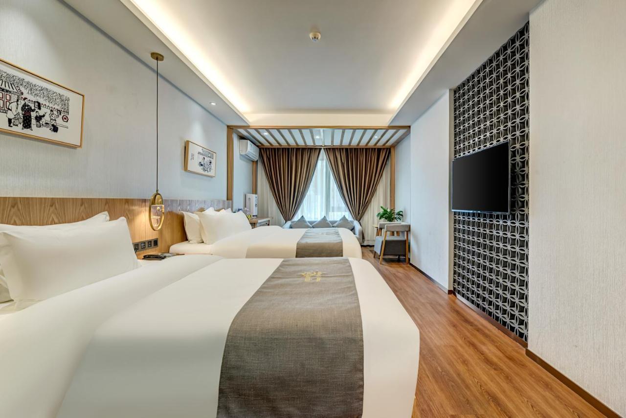 Happy Dragon Saga Hotel With Terrace-- Free Wifi With Fluent English Speaking,Tourist Ticket Service&Food Recommendation,Near Tian'Anmen Forbidden City,Wangfujing Walking Street,Easy To Get Any Tour Sights By Metro Beijing Exterior photo