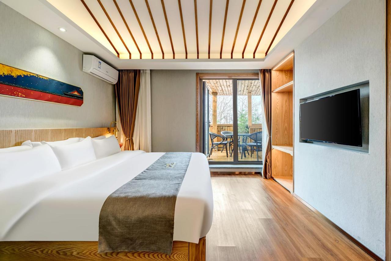 Happy Dragon Saga Hotel With Terrace-- Free Wifi With Fluent English Speaking,Tourist Ticket Service&Food Recommendation,Near Tian'Anmen Forbidden City,Wangfujing Walking Street,Easy To Get Any Tour Sights By Metro Beijing Exterior photo