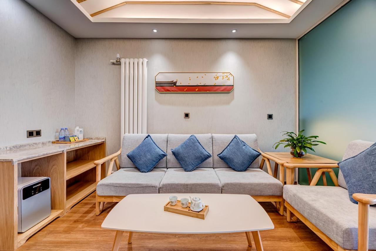 Happy Dragon Saga Hotel With Terrace-- Free Wifi With Fluent English Speaking,Tourist Ticket Service&Food Recommendation,Near Tian'Anmen Forbidden City,Wangfujing Walking Street,Easy To Get Any Tour Sights By Metro Beijing Exterior photo