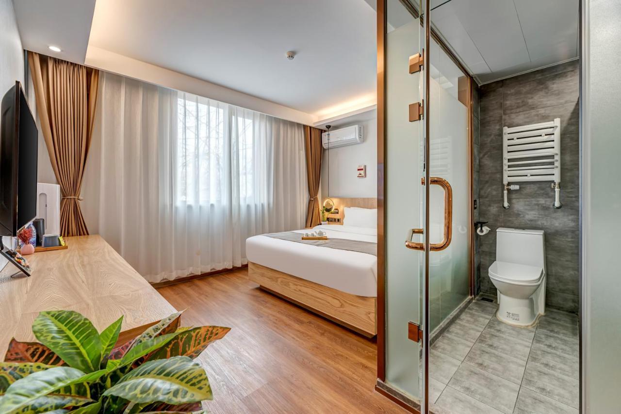 Happy Dragon Saga Hotel With Terrace-- Free Wifi With Fluent English Speaking,Tourist Ticket Service&Food Recommendation,Near Tian'Anmen Forbidden City,Wangfujing Walking Street,Easy To Get Any Tour Sights By Metro Beijing Exterior photo