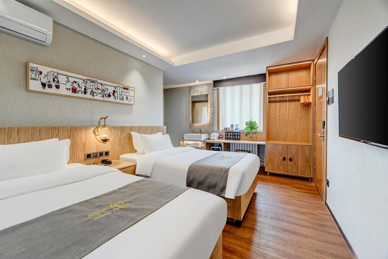 Happy Dragon Saga Hotel With Terrace-- Free Wifi With Fluent English Speaking,Tourist Ticket Service&Food Recommendation,Near Tian'Anmen Forbidden City,Wangfujing Walking Street,Easy To Get Any Tour Sights By Metro Beijing Exterior photo