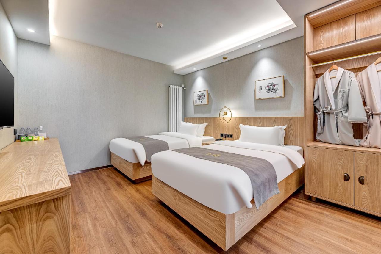 Happy Dragon Saga Hotel With Terrace-- Free Wifi With Fluent English Speaking,Tourist Ticket Service&Food Recommendation,Near Tian'Anmen Forbidden City,Wangfujing Walking Street,Easy To Get Any Tour Sights By Metro Beijing Exterior photo