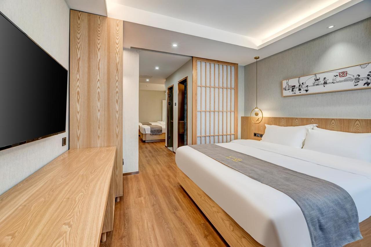 Happy Dragon Saga Hotel With Terrace-- Free Wifi With Fluent English Speaking,Tourist Ticket Service&Food Recommendation,Near Tian'Anmen Forbidden City,Wangfujing Walking Street,Easy To Get Any Tour Sights By Metro Beijing Exterior photo