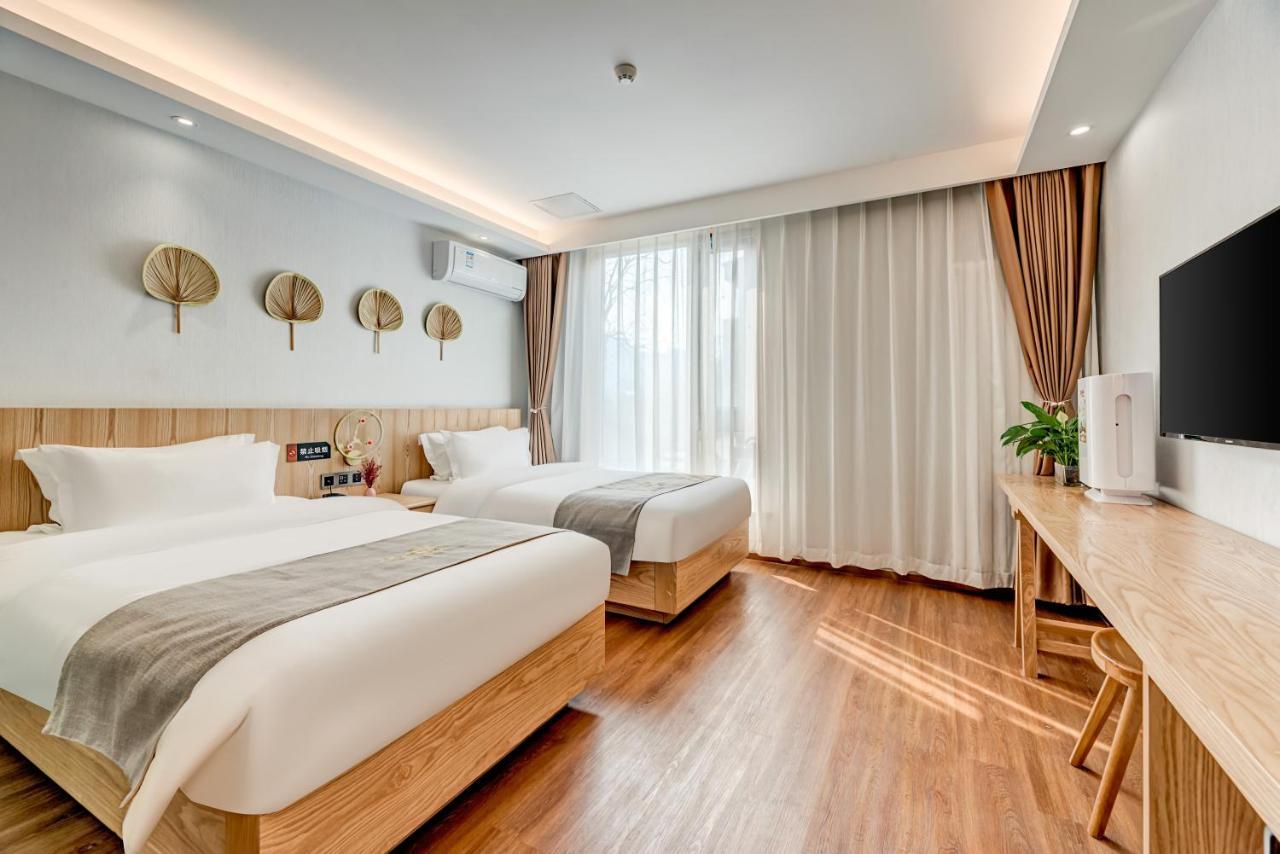 Happy Dragon Saga Hotel With Terrace-- Free Wifi With Fluent English Speaking,Tourist Ticket Service&Food Recommendation,Near Tian'Anmen Forbidden City,Wangfujing Walking Street,Easy To Get Any Tour Sights By Metro Beijing Exterior photo