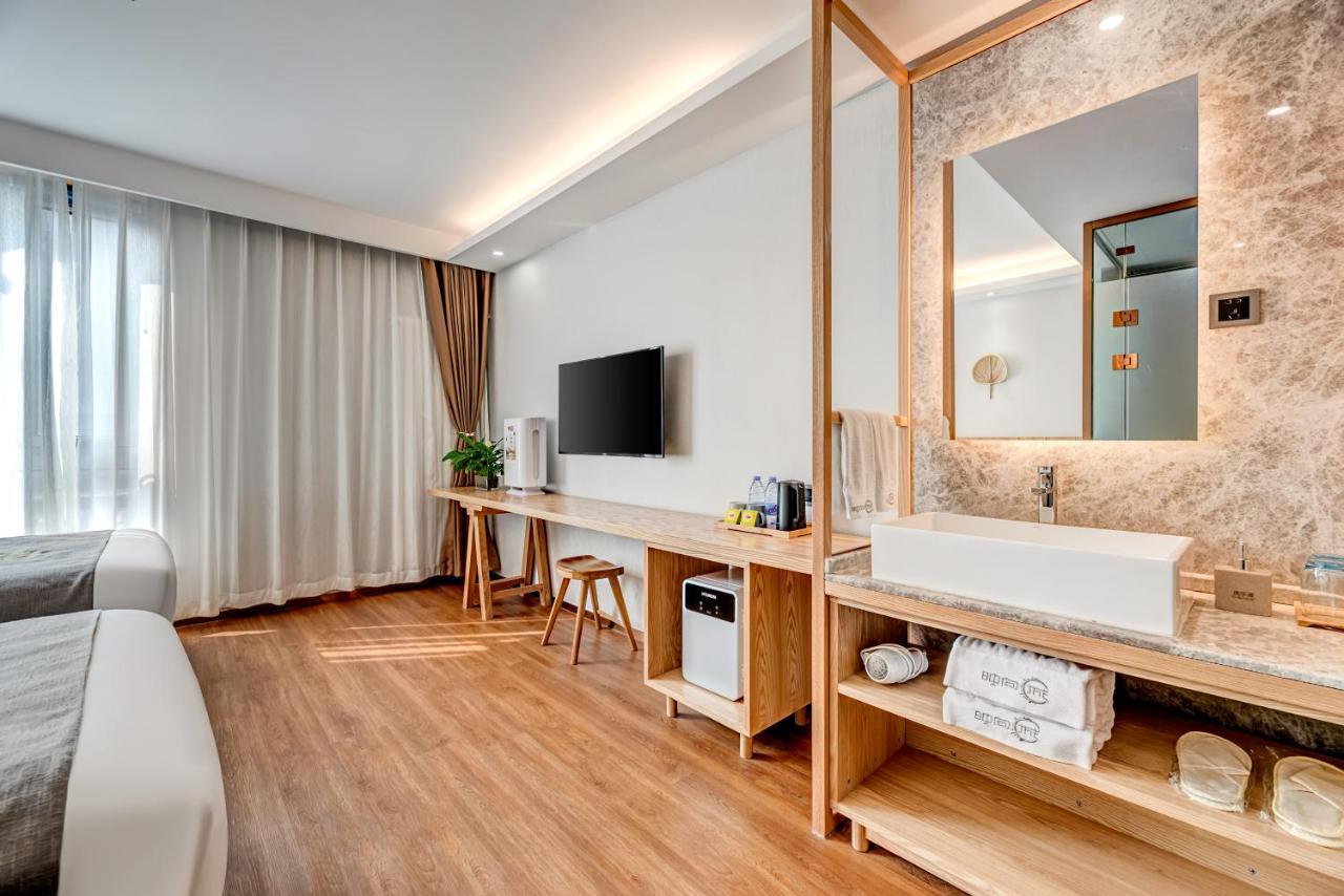 Happy Dragon Saga Hotel With Terrace-- Free Wifi With Fluent English Speaking,Tourist Ticket Service&Food Recommendation,Near Tian'Anmen Forbidden City,Wangfujing Walking Street,Easy To Get Any Tour Sights By Metro Beijing Exterior photo