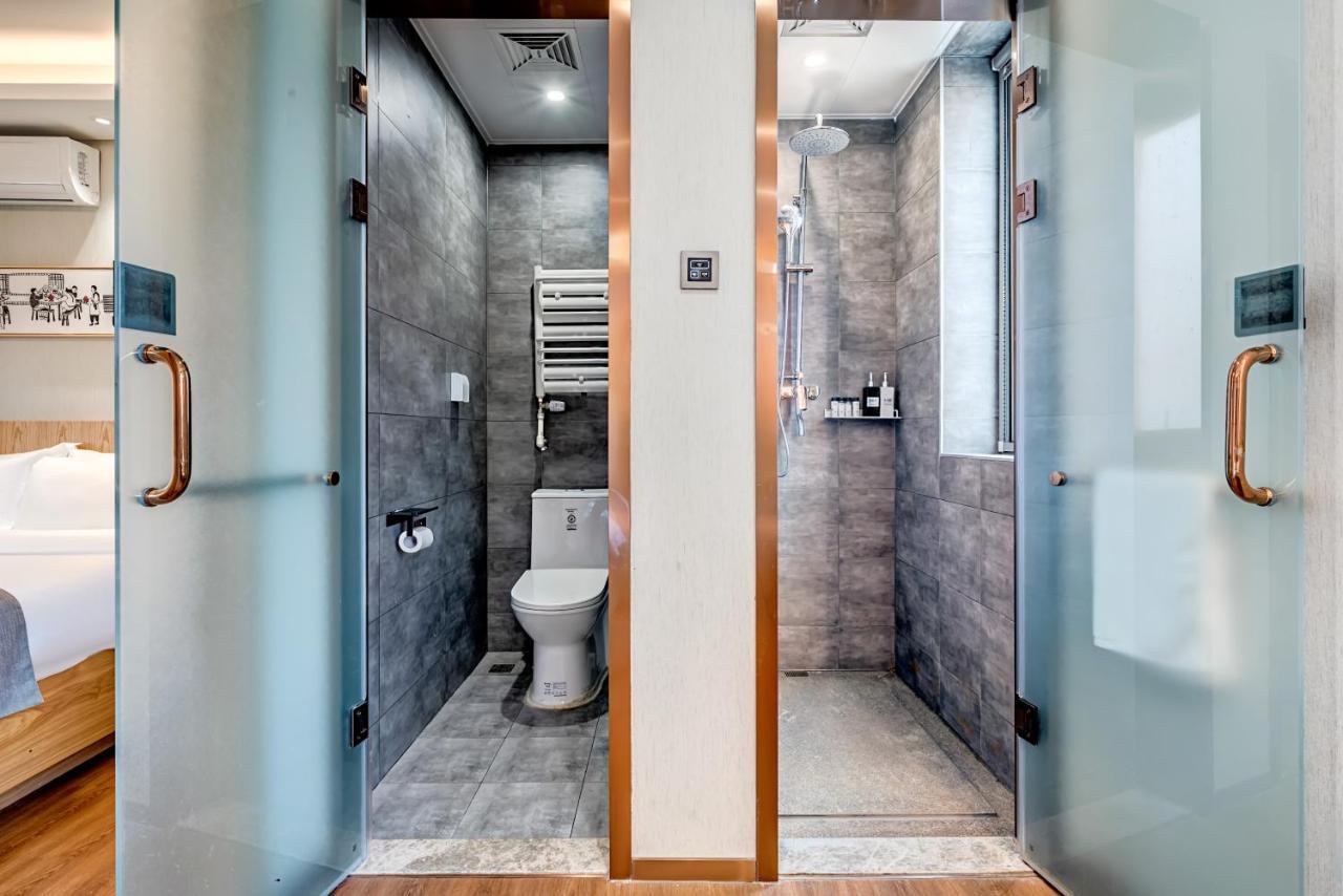 Happy Dragon Saga Hotel With Terrace-- Free Wifi With Fluent English Speaking,Tourist Ticket Service&Food Recommendation,Near Tian'Anmen Forbidden City,Wangfujing Walking Street,Easy To Get Any Tour Sights By Metro Beijing Exterior photo