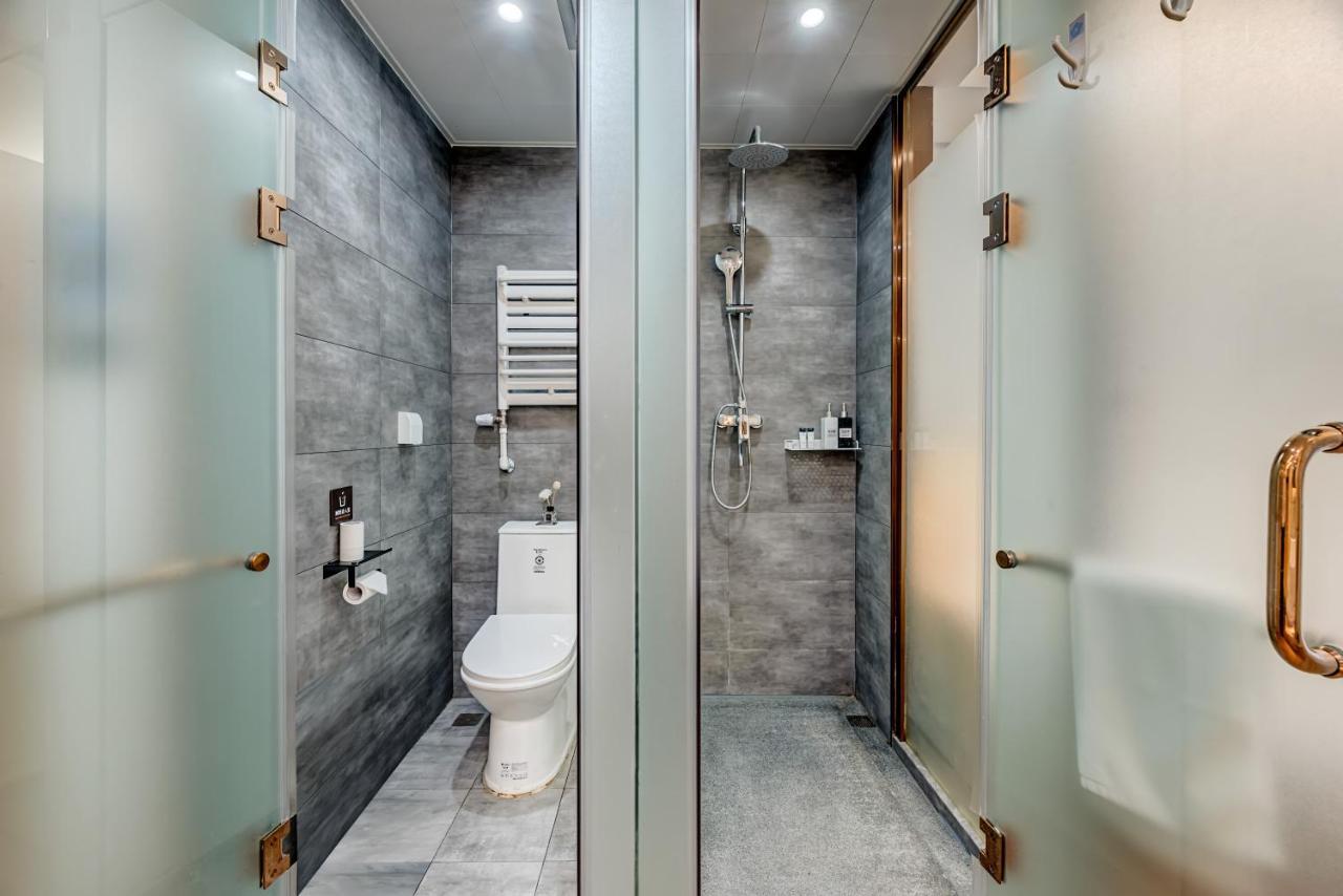 Happy Dragon Saga Hotel With Terrace-- Free Wifi With Fluent English Speaking,Tourist Ticket Service&Food Recommendation,Near Tian'Anmen Forbidden City,Wangfujing Walking Street,Easy To Get Any Tour Sights By Metro Beijing Exterior photo