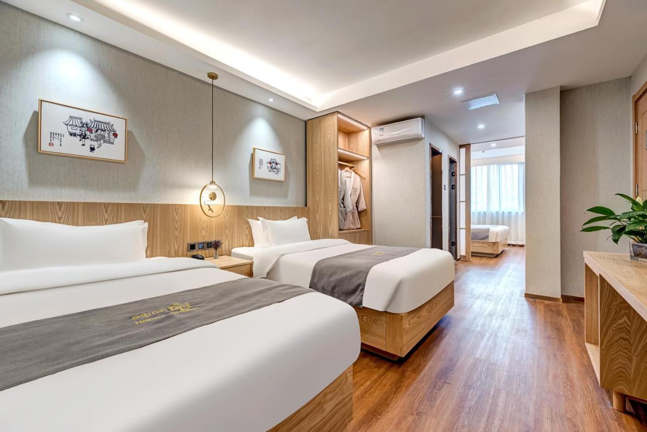 Happy Dragon Saga Hotel With Terrace-- Free Wifi With Fluent English Speaking,Tourist Ticket Service&Food Recommendation,Near Tian'Anmen Forbidden City,Wangfujing Walking Street,Easy To Get Any Tour Sights By Metro Beijing Exterior photo