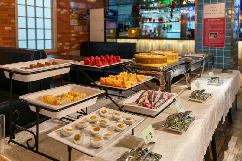 Happy Dragon Saga Hotel With Terrace-- Free Wifi With Fluent English Speaking,Tourist Ticket Service&Food Recommendation,Near Tian'Anmen Forbidden City,Wangfujing Walking Street,Easy To Get Any Tour Sights By Metro Beijing Exterior photo