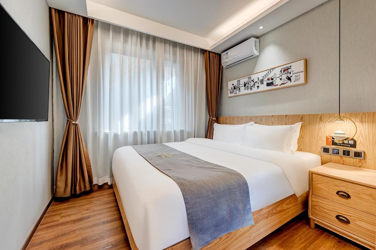 Happy Dragon Saga Hotel With Terrace-- Free Wifi With Fluent English Speaking,Tourist Ticket Service&Food Recommendation,Near Tian'Anmen Forbidden City,Wangfujing Walking Street,Easy To Get Any Tour Sights By Metro Beijing Exterior photo